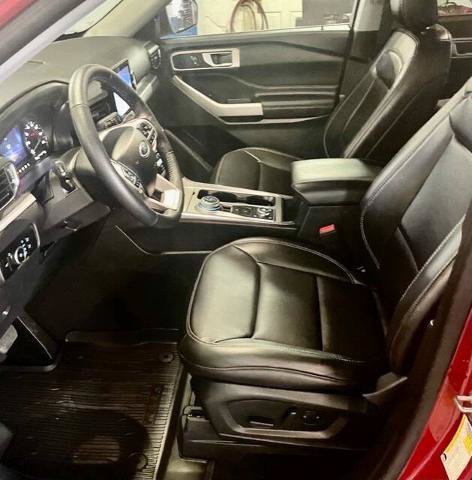 Certified 2024 Ford Explorer XLT w/ Equipment Group 202A AWD/4WD image 8
