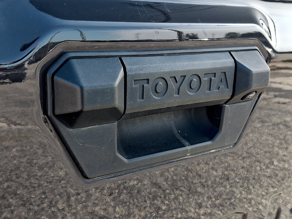 Used 2024 Toyota Tacoma SR5 AWD/4WD image 28