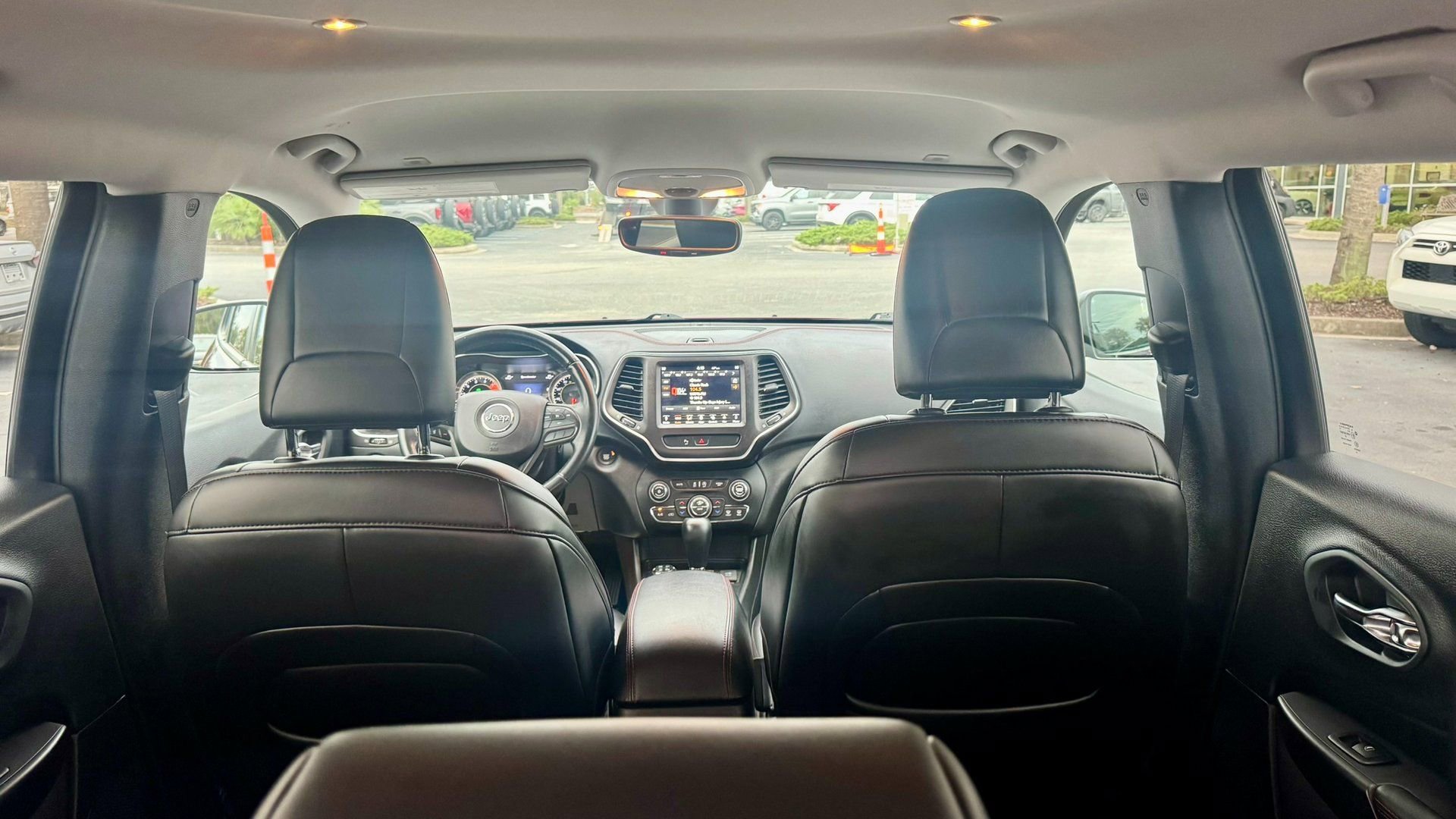 Used 2019 Jeep Cherokee Trailhawk w/ Cold Weather Group image 16