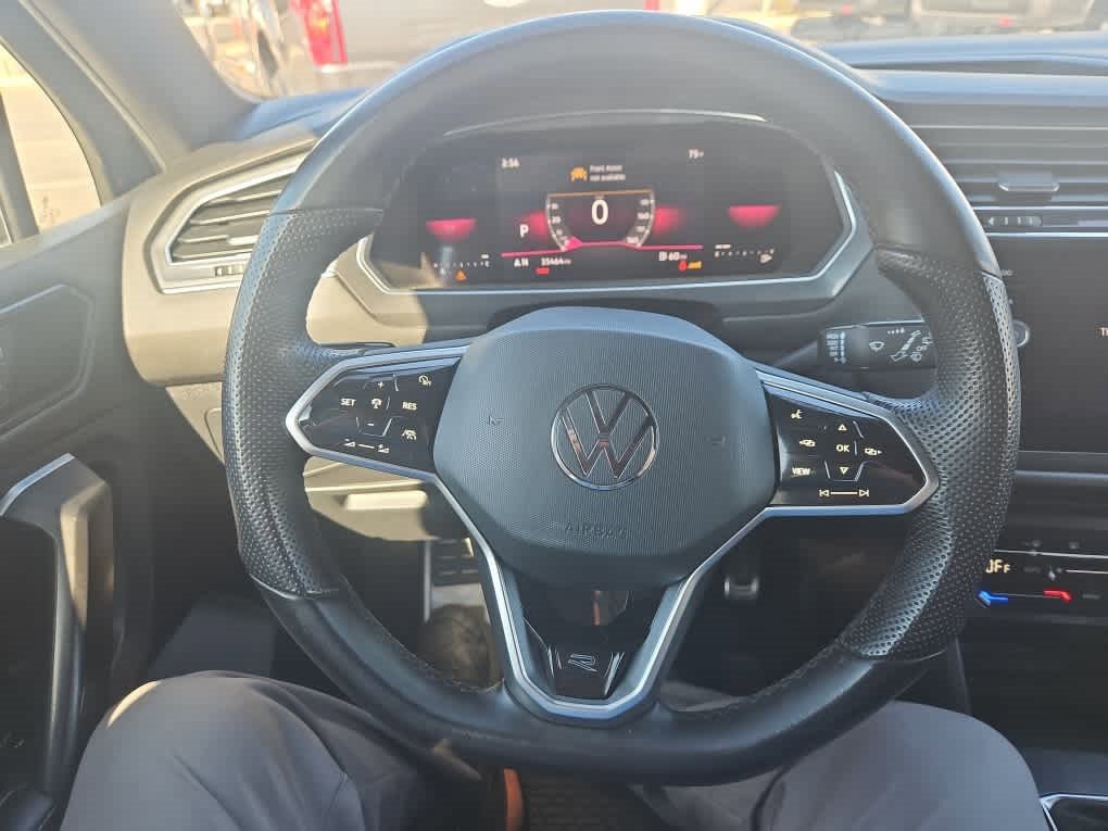 Used 2022 Volkswagen Tiguan SE R-Line image 16