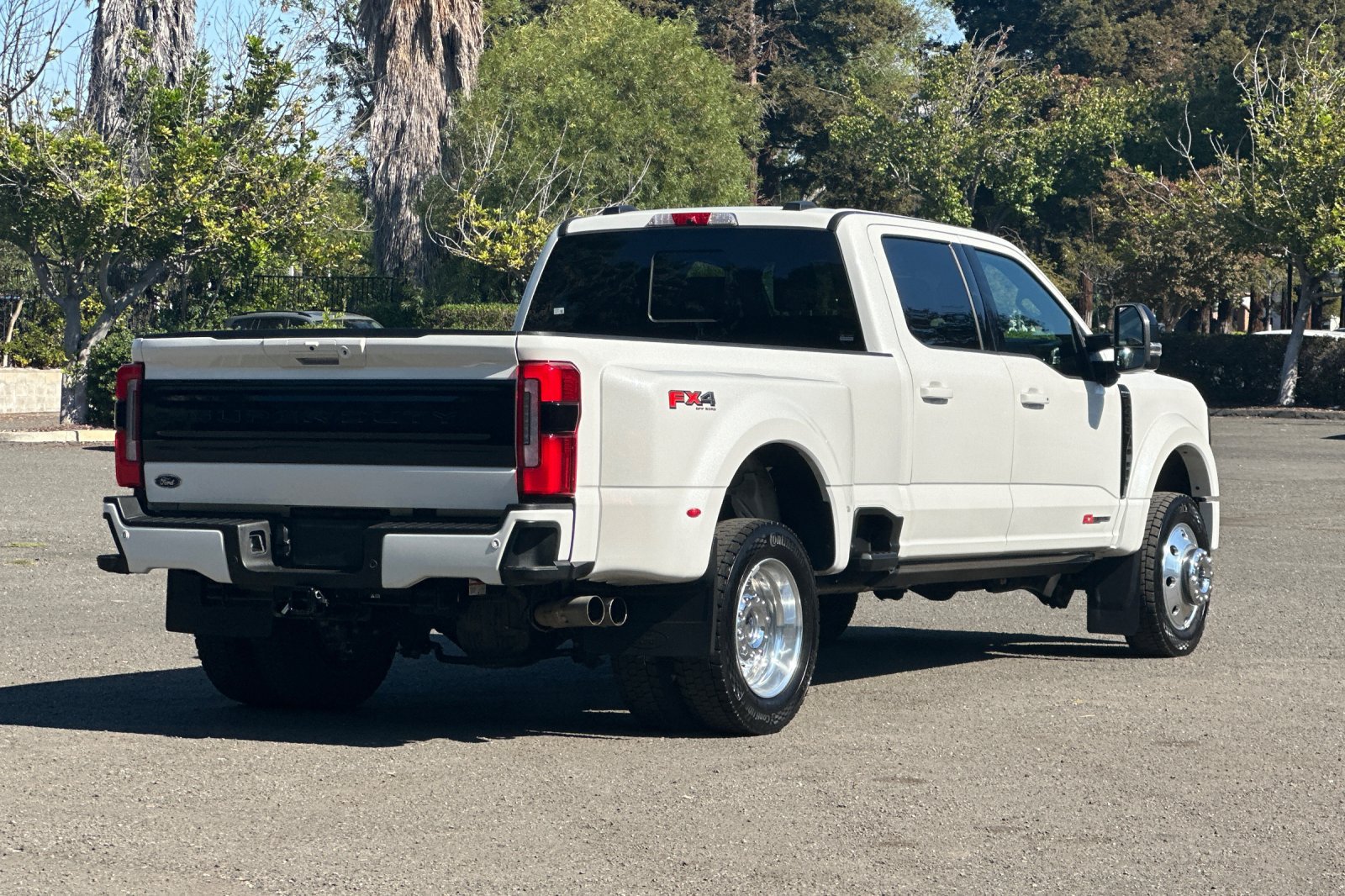 Certified 2026 Ford F450 Platinum w/ FX4 Off-Road Package AWD/4WD image 3