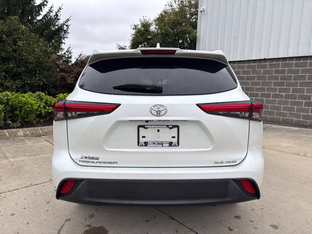Used 2022 Toyota Highlander XLE AWD/4WD image 9