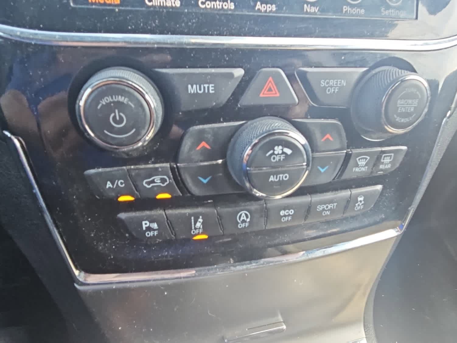 Used 2022 Jeep Grand Cherokee Laredo X AWD/4WD image 17