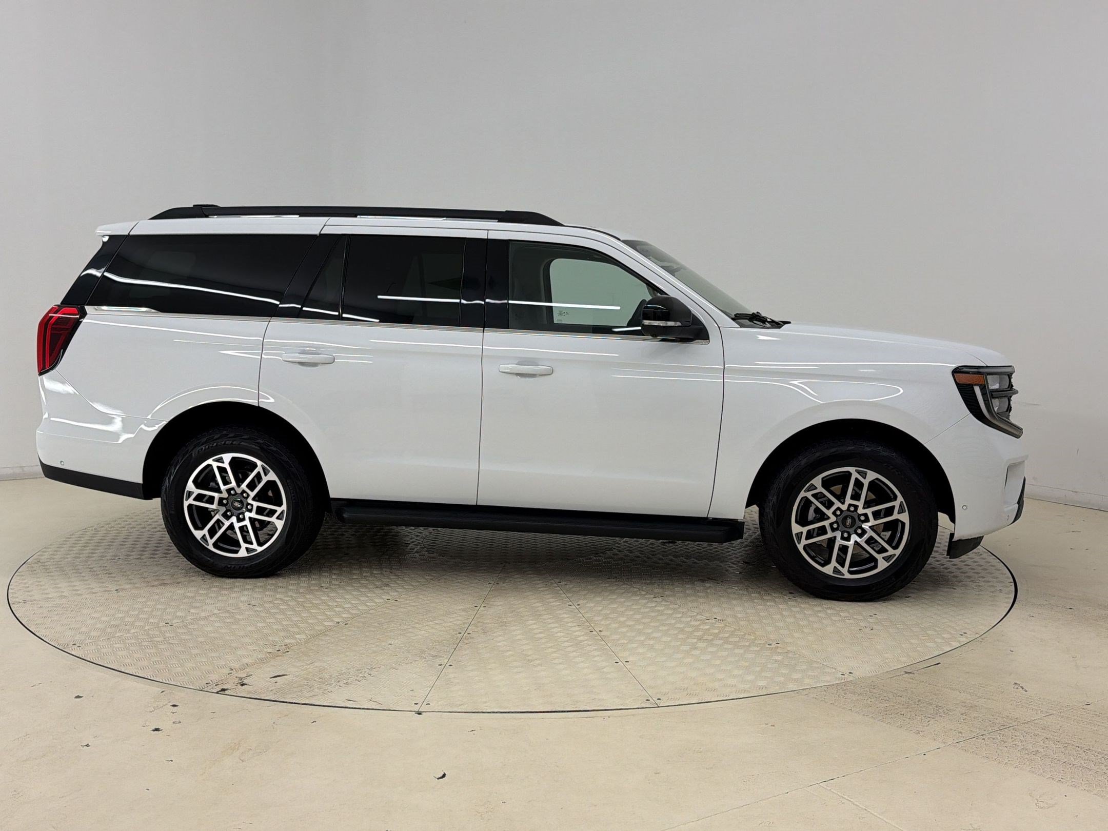 Certified 2025 Ford Expedition Active AWD/4WD image 8