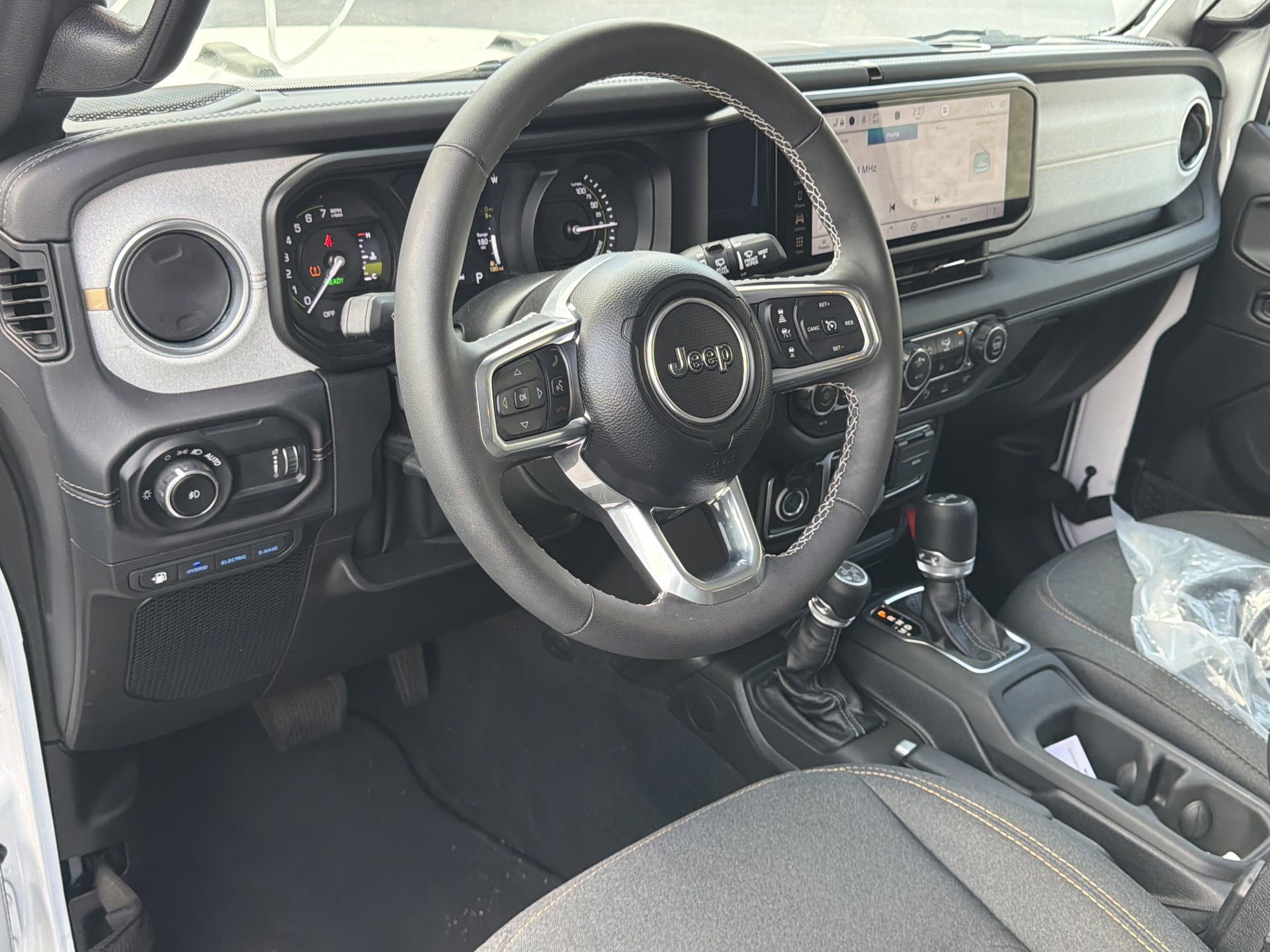 Used 2025 Jeep Wrangler Unlimited Sahara w/ Safety Group image 18