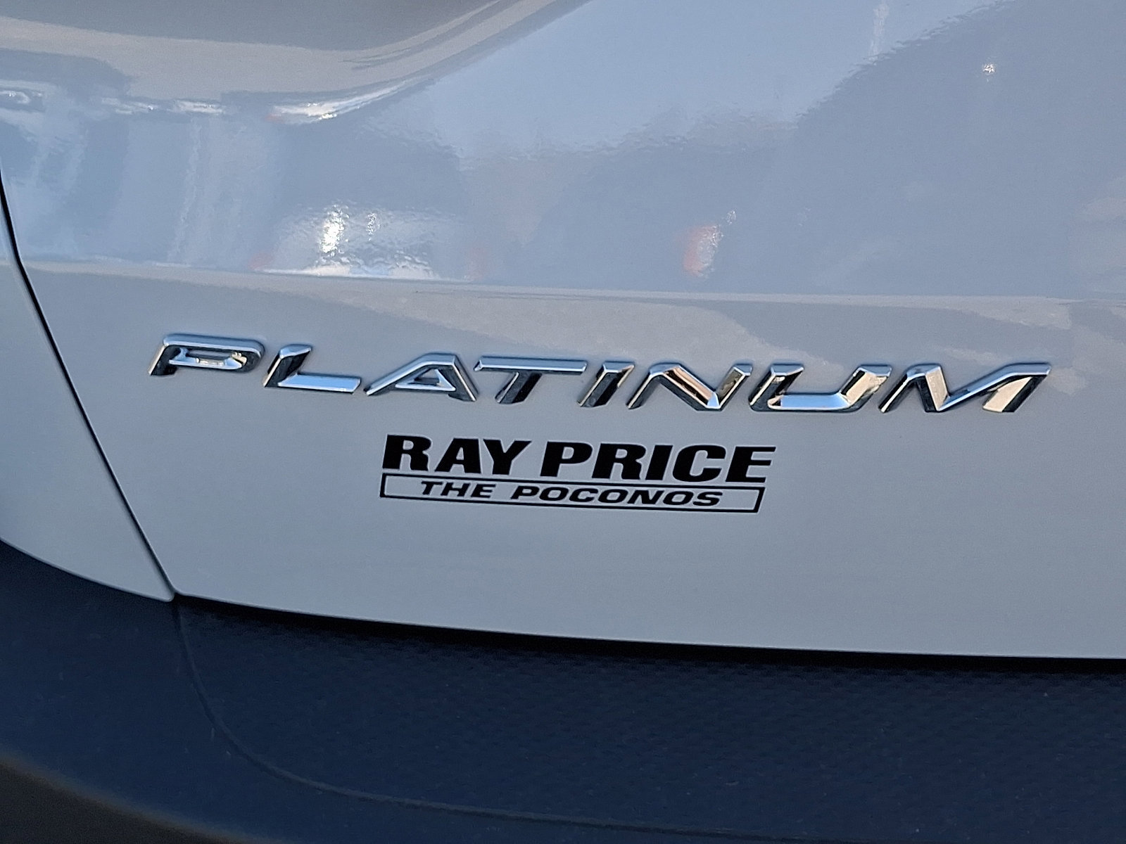 Certified 2025 Ford Escape Platinum w/ Premium Technology Package image 33