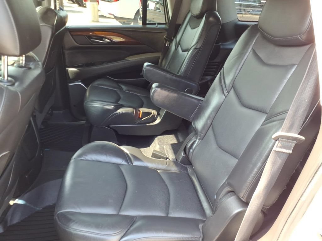 Used 2019 Cadillac Escalade Luxury RWD image 16