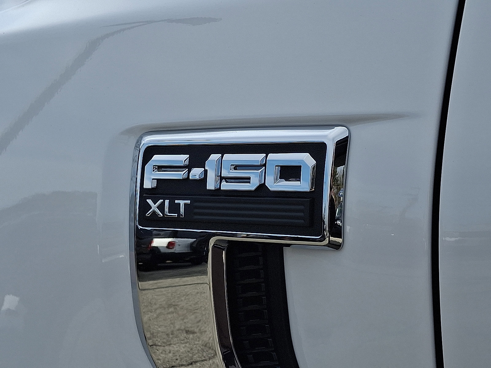 Certified 2022 Ford F150 XLT w/ Equipment Group 302A High image 32