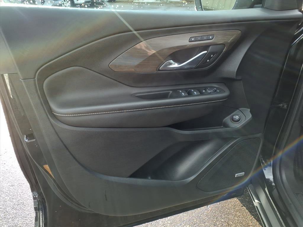 Used 2023 GMC Terrain Denali w/ Black Diamond Edition image 13