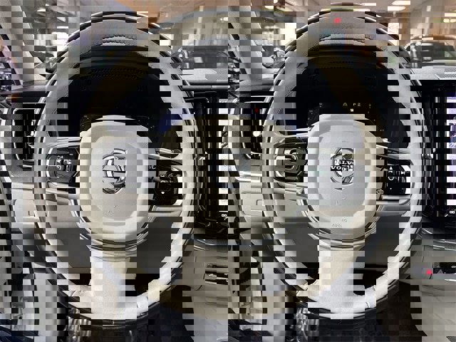 Used 2024 Volvo XC60 B5 Plus image 6