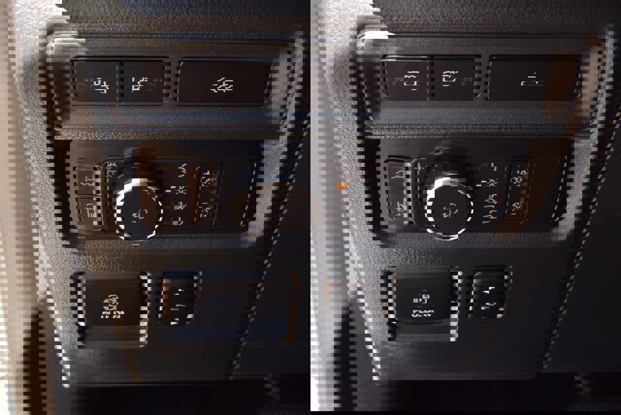 Certified 2022 Ford F150 Lariat w/ Equipment Group 502A High image 31