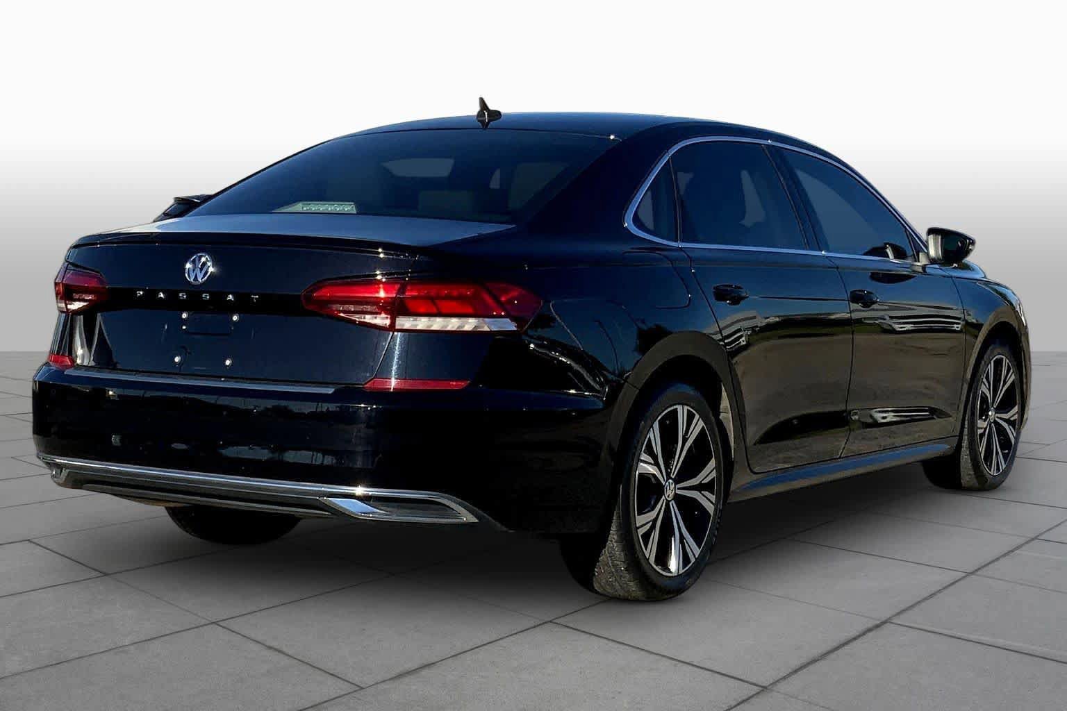 Used 2022 Volkswagen Passat 2.0T SE FWD image 4