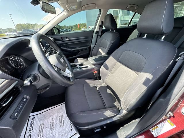Used 2025 Nissan Altima 2.5 SV FWD image 11