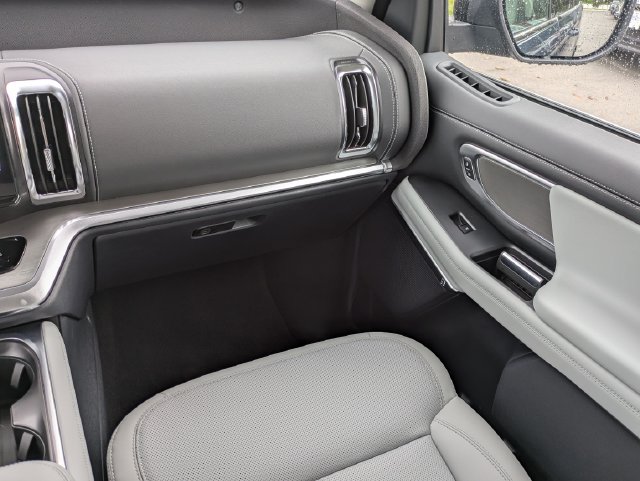 Certified 2027 Ford Expedition Max Platinum w/ Driver's Package AWD/4WD image 17