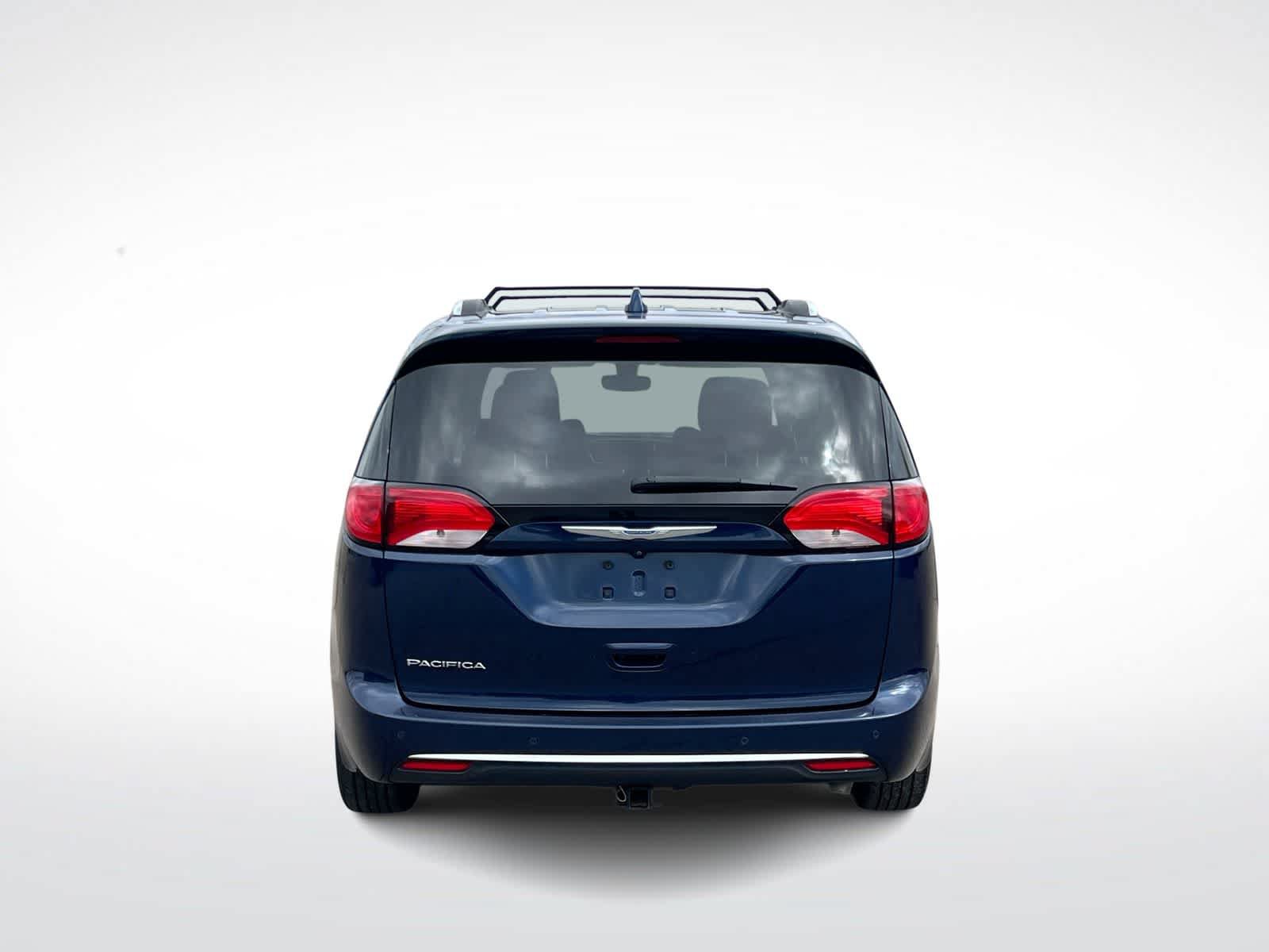 Used 2018 Chrysler Pacifica Touring-L Plus FWD image 7