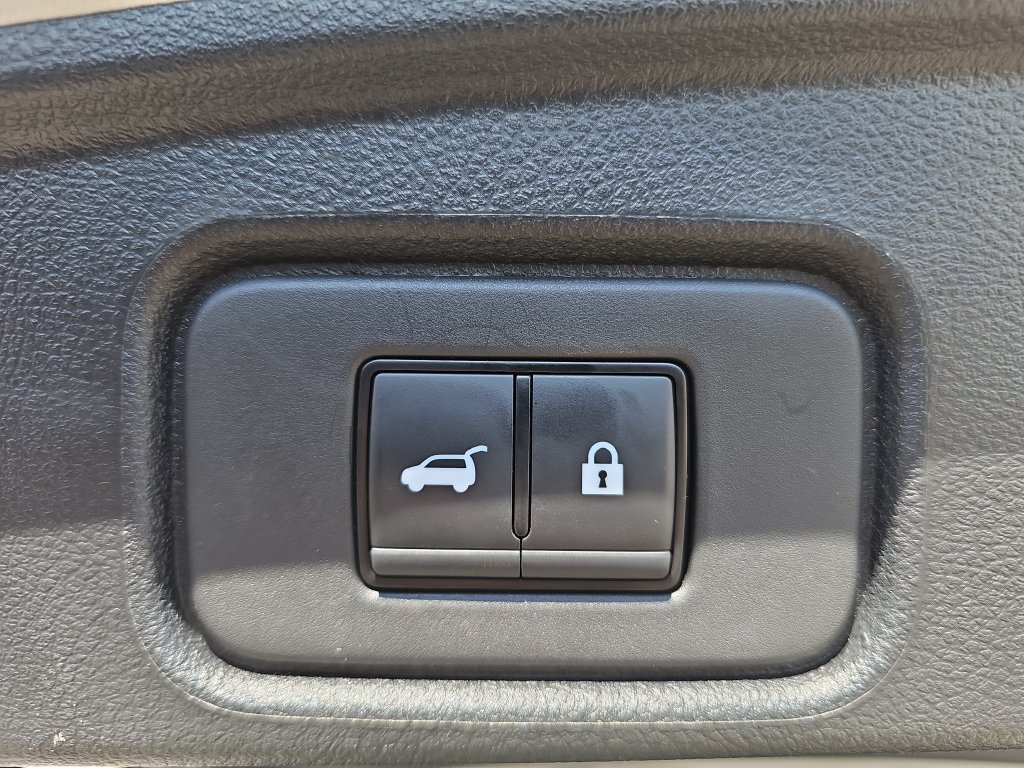 Used 2025 Nissan Pathfinder SV AWD/4WD image 13
