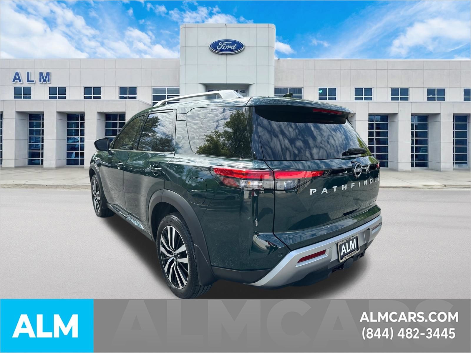 Used 2025 Nissan Pathfinder Platinum FWD image 8