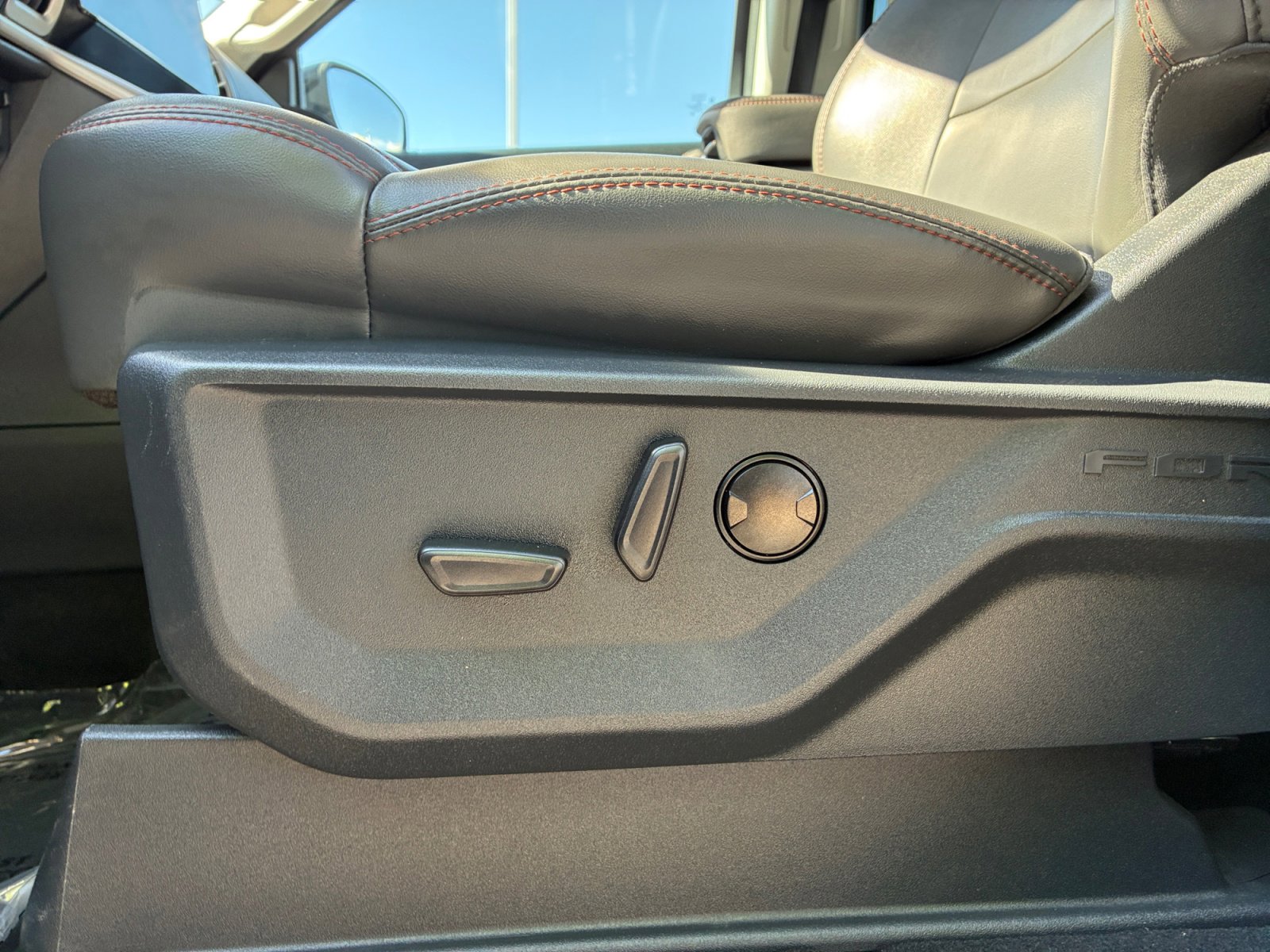 Certified 2025 Ford Expedition Active AWD/4WD image 14