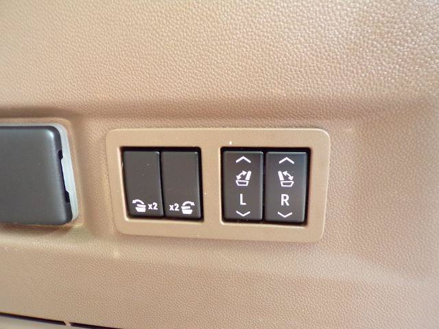 Used 2023 GMC Yukon Denali w/ LPO, Floor Liner Package AWD/4WD image 7
