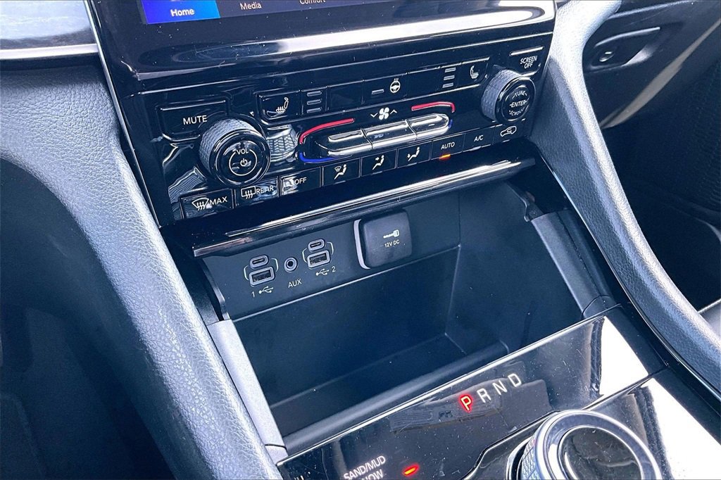 Used 2023 Jeep Grand Cherokee Limited image 32