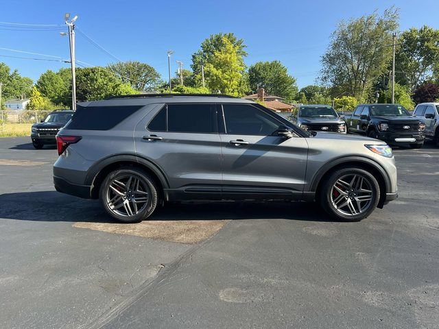 Certified 2025 Ford Explorer ST AWD/4WD image 6