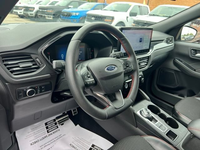 Certified 2024 Ford Escape ST-Line w/ Tech Pack #1 AWD/4WD image 6