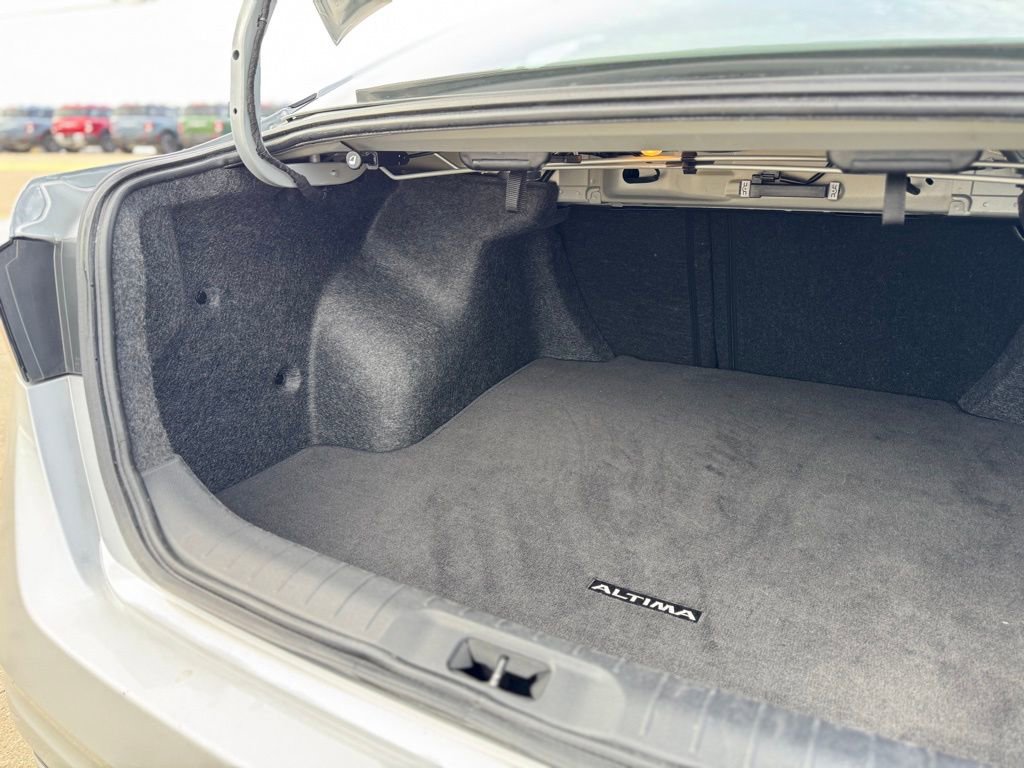 Used 2024 Nissan Altima 2.5 SV FWD image 39