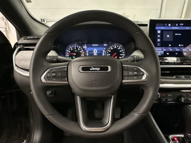 Used 2024 Jeep Compass Latitude AWD/4WD image 7