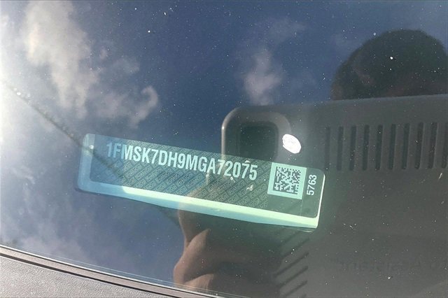 Certified 2021 Ford Explorer XLT w/ Equipment Group 202A image 35