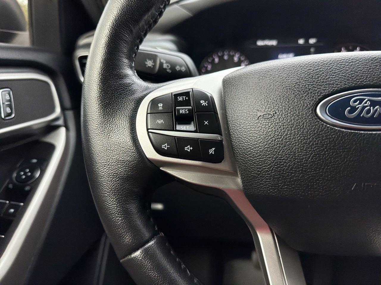 Certified 2023 Ford Explorer XLT w/ Equipment Group 202A RWD image 29