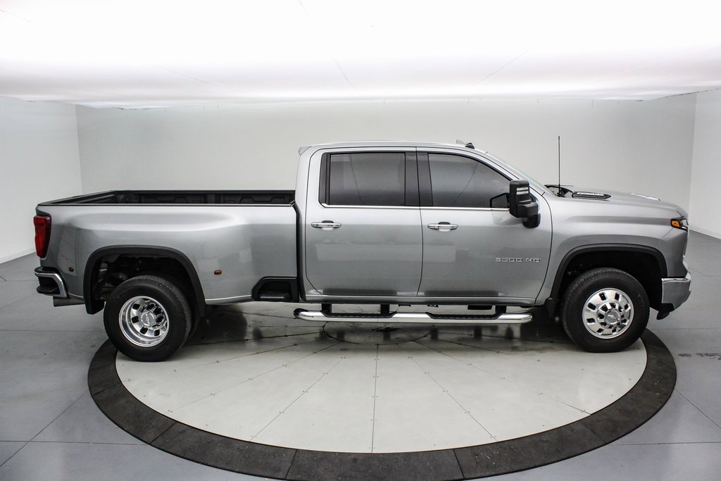 Used 2025 Chevrolet Silverado 3500 LTZ w/ LTZ Plus Package image 3