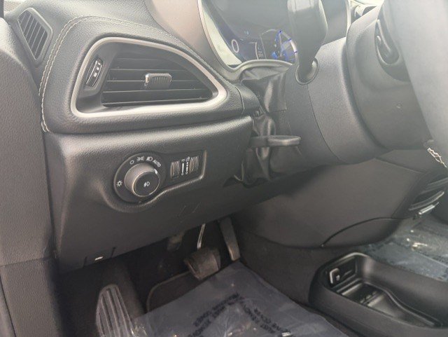 Used 2025 Chrysler Pacifica Select FWD image 15