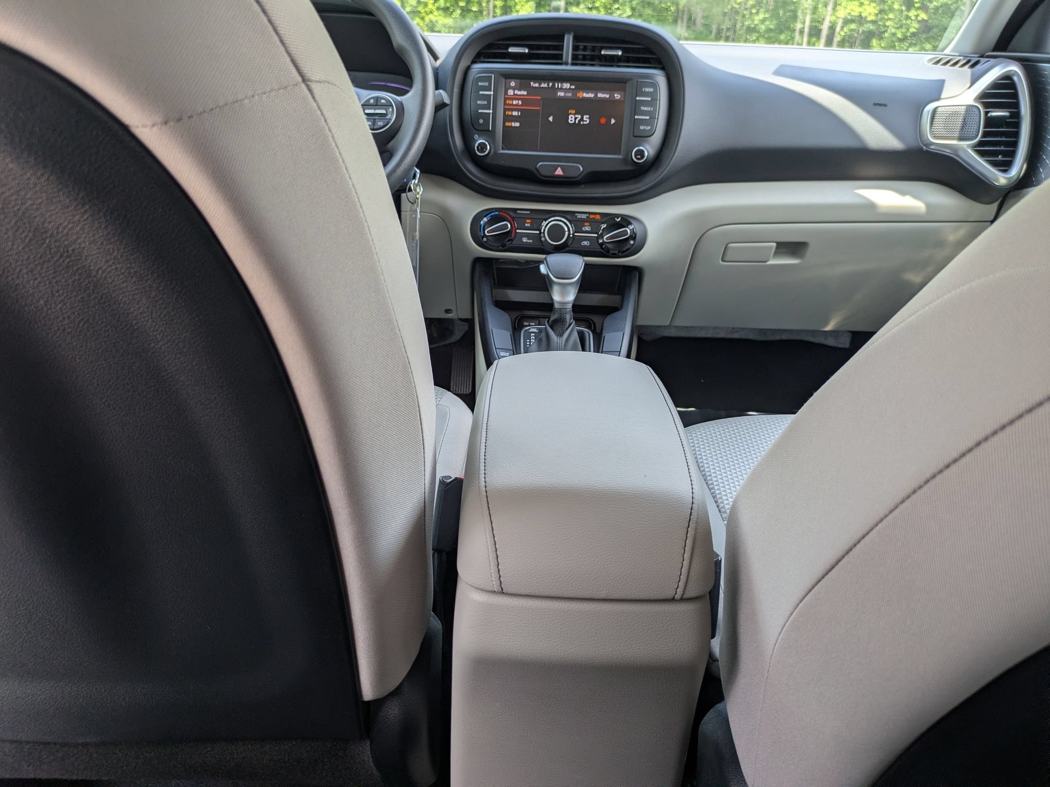 Used 2025 Kia Soul LX FWD image 25