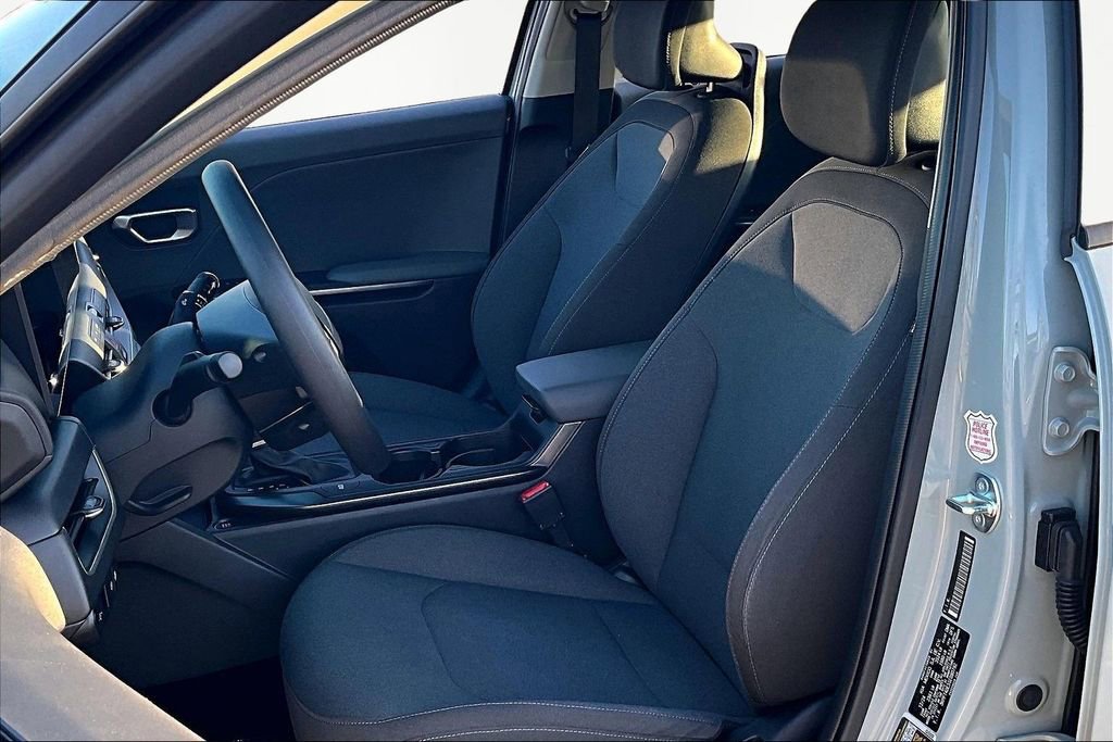 Used 2025 Kia K4 LXS image 24