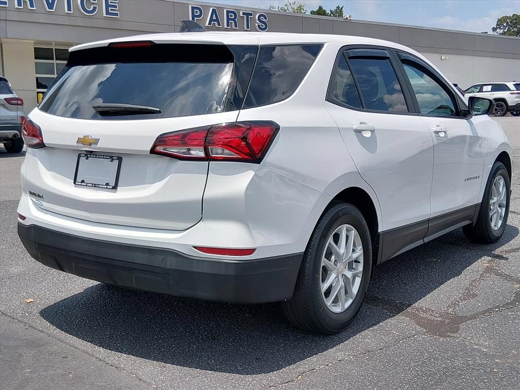 Used 2023 Chevrolet Equinox LS w/ LPO, Cargo Package FWD image 4