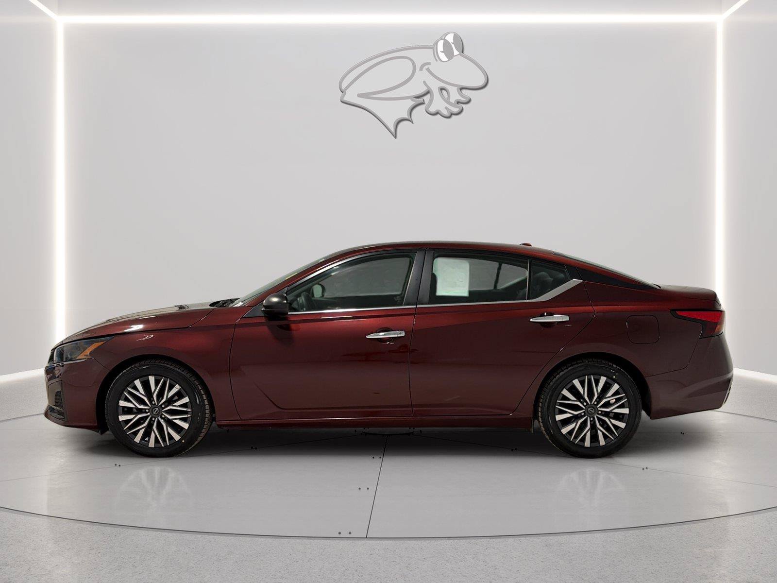 Used 2025 Nissan Altima 2.5 SV FWD image 2