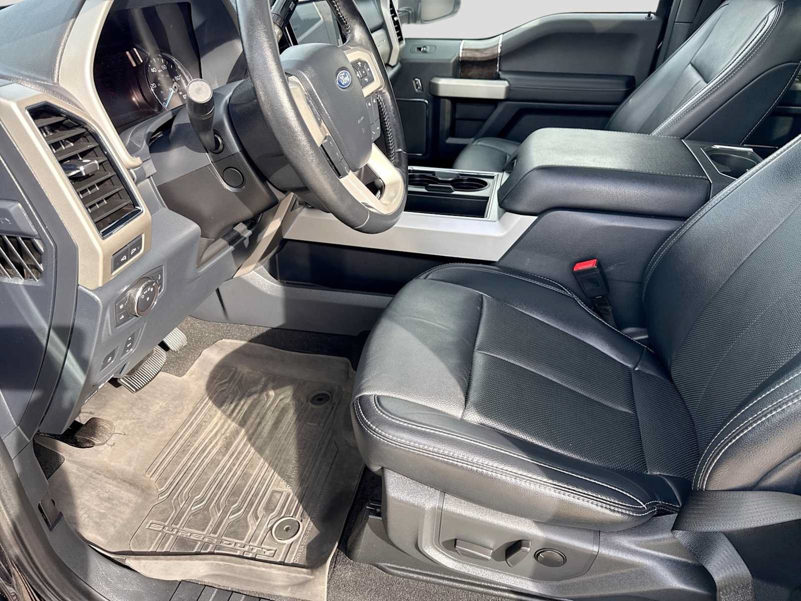 Certified 2022 Ford F350 Lariat w/ Tremor Off-Road Package AWD/4WD image 15