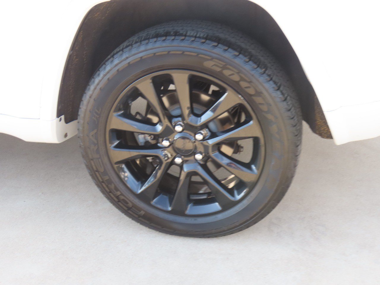 Used 2018 Jeep Grand Cherokee Altitude AWD/4WD image 18