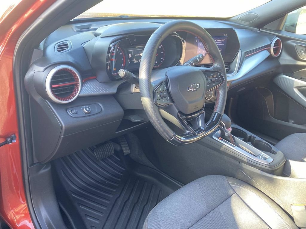 Used 2024 Chevrolet Trax RS w/ Driver Confidence Package FWD image 21
