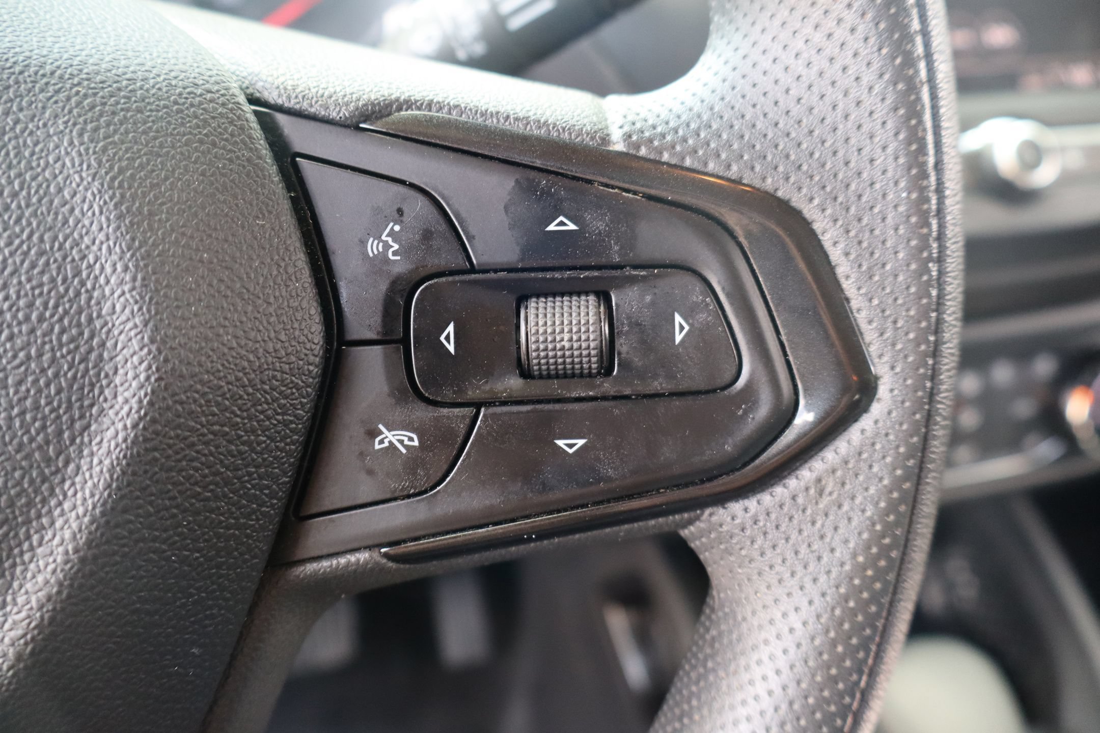 Used 2023 Chevrolet TrailBlazer LT FWD image 16