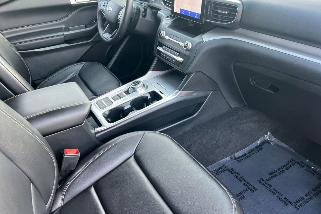 Certified 2020 Ford Explorer XLT w/ Equipment Group 202A image 18