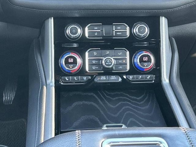 Used 2022 GMC Yukon XL Denali w/ Denali Premium Package AWD/4WD image 16