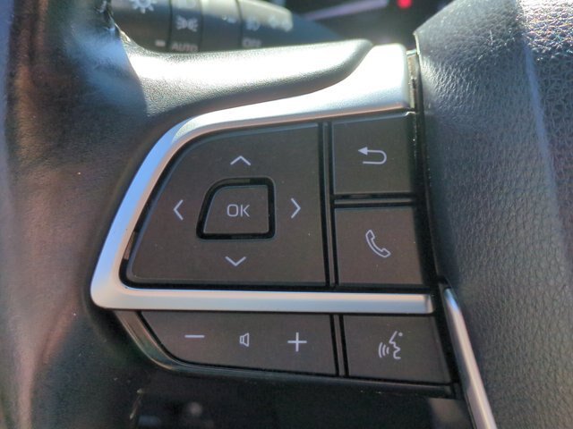 Used 2022 Toyota Highlander XLE FWD image 17