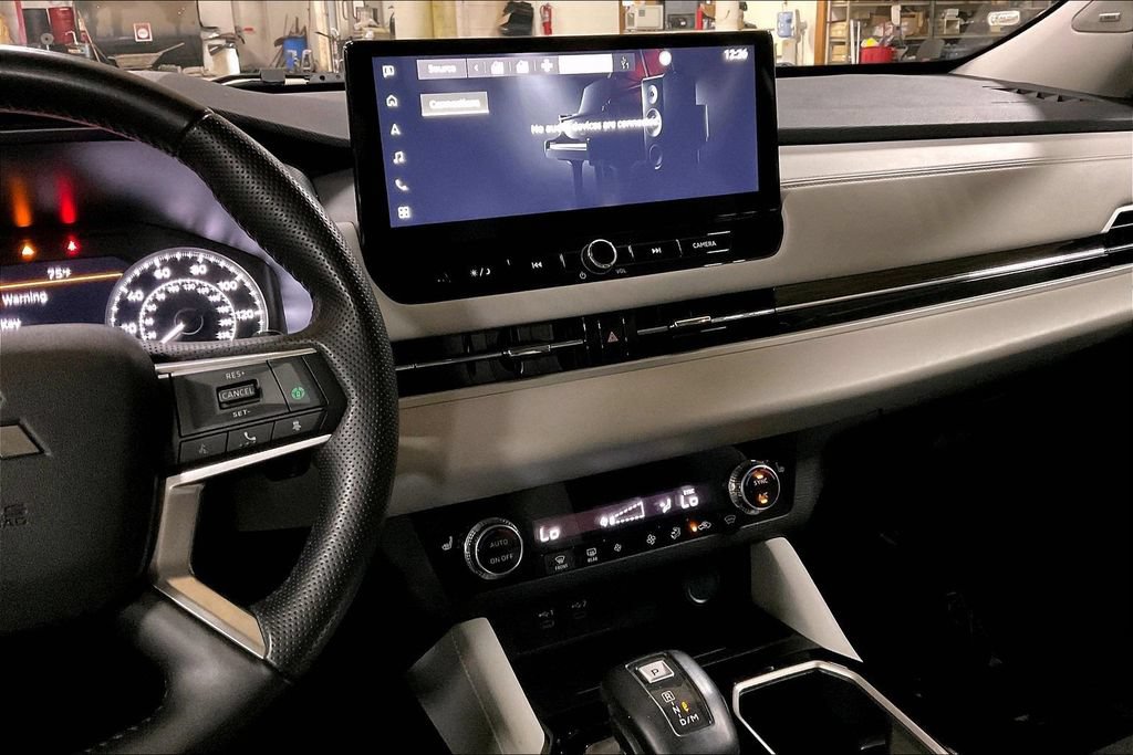 Used 2025 Mitsubishi Outlander SE AWD/4WD image 6