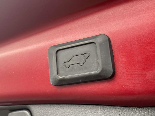 Used 2025 Toyota RAV4 XLE Premium AWD/4WD image 15