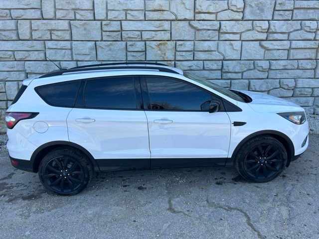 Certified 2018 Ford Escape SE w/ SE Sport Appearance Package image 6