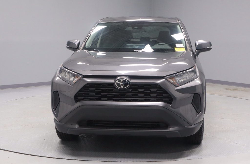 Used 2022 Toyota RAV4 LE AWD/4WD image 2