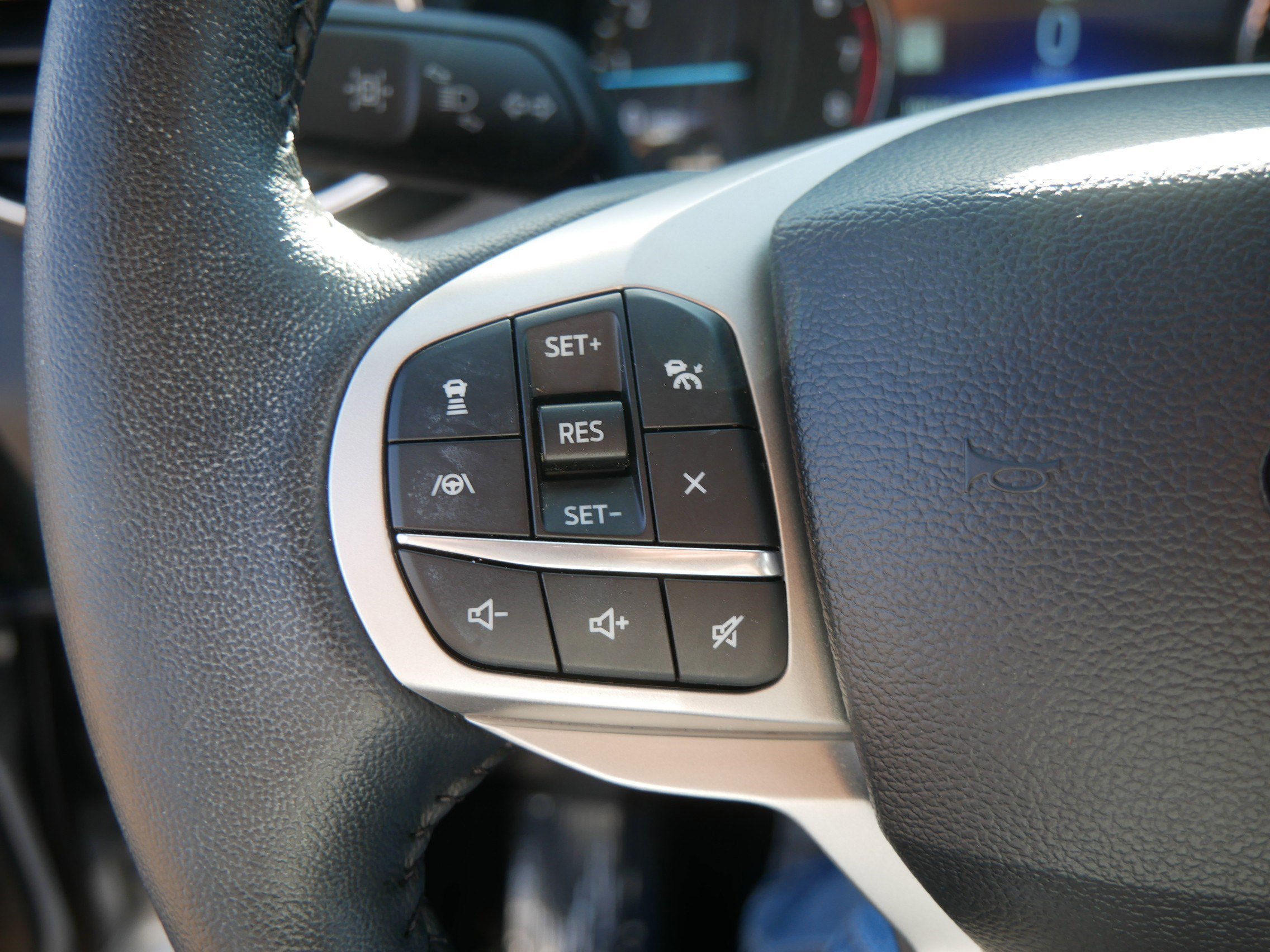 Certified 2024 Ford Explorer XLT w/ Equipment Group 202A image 28