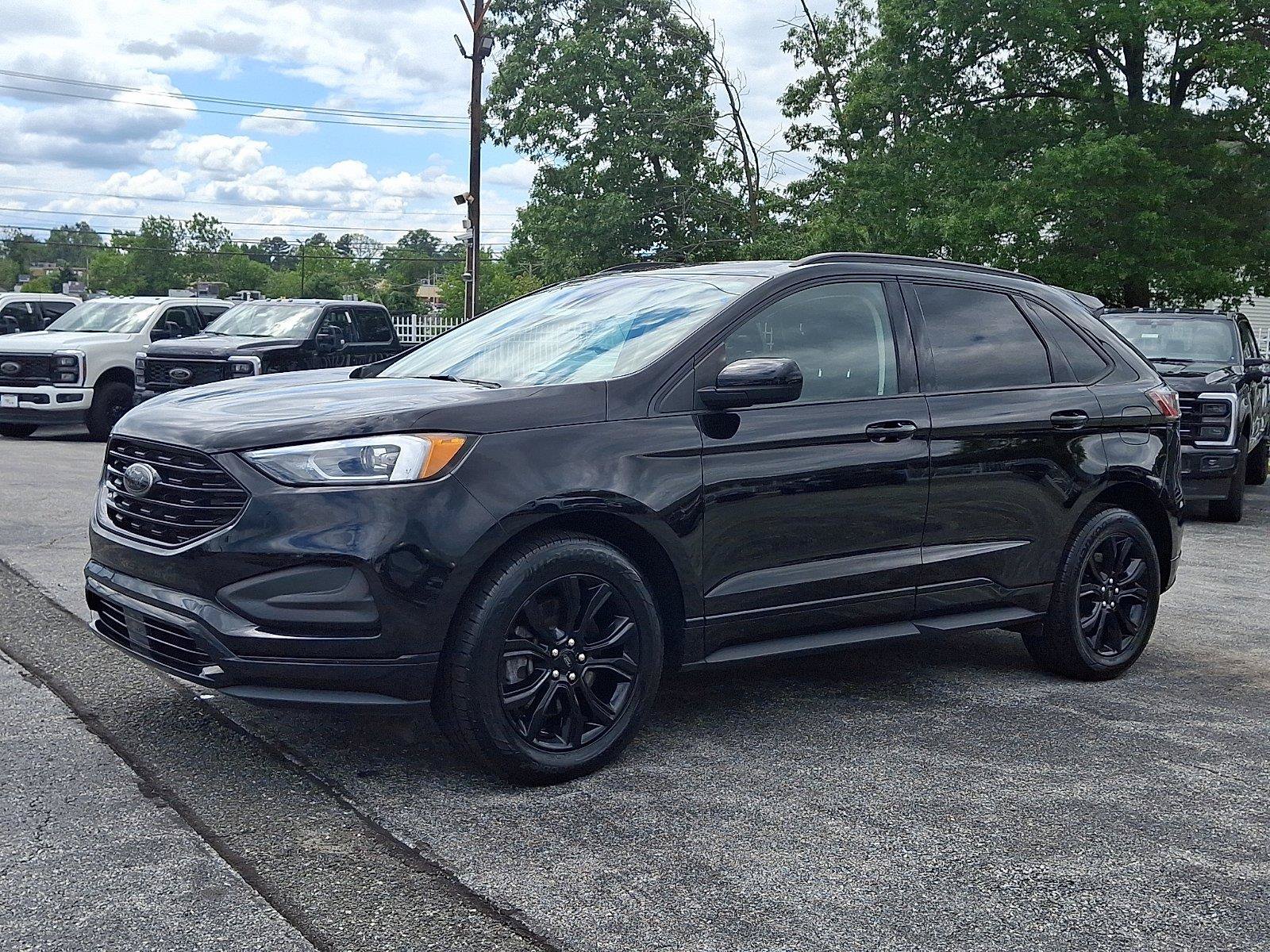 Certified 2022 Ford Edge SE w/ Black Appearance Package AWD/4WD image 3