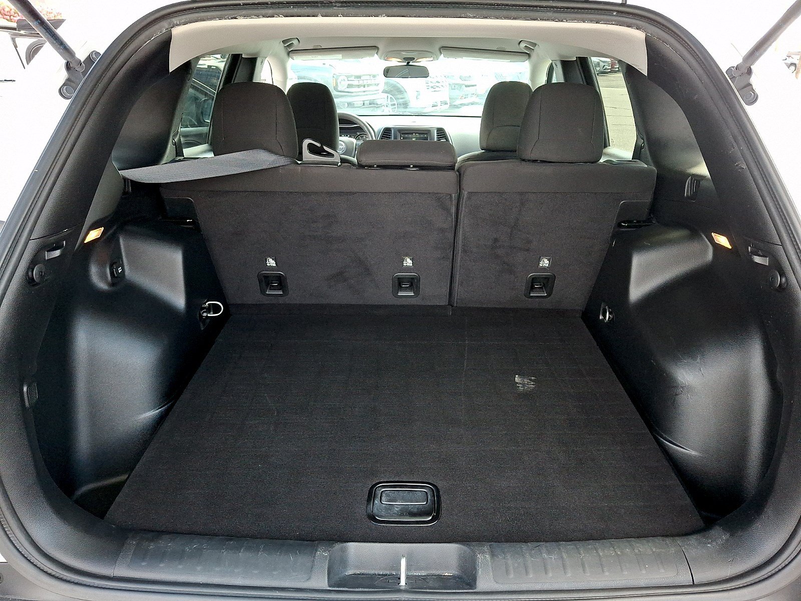 Used 2019 Jeep Cherokee Latitude w/ Popular Appearance Group FWD image 28